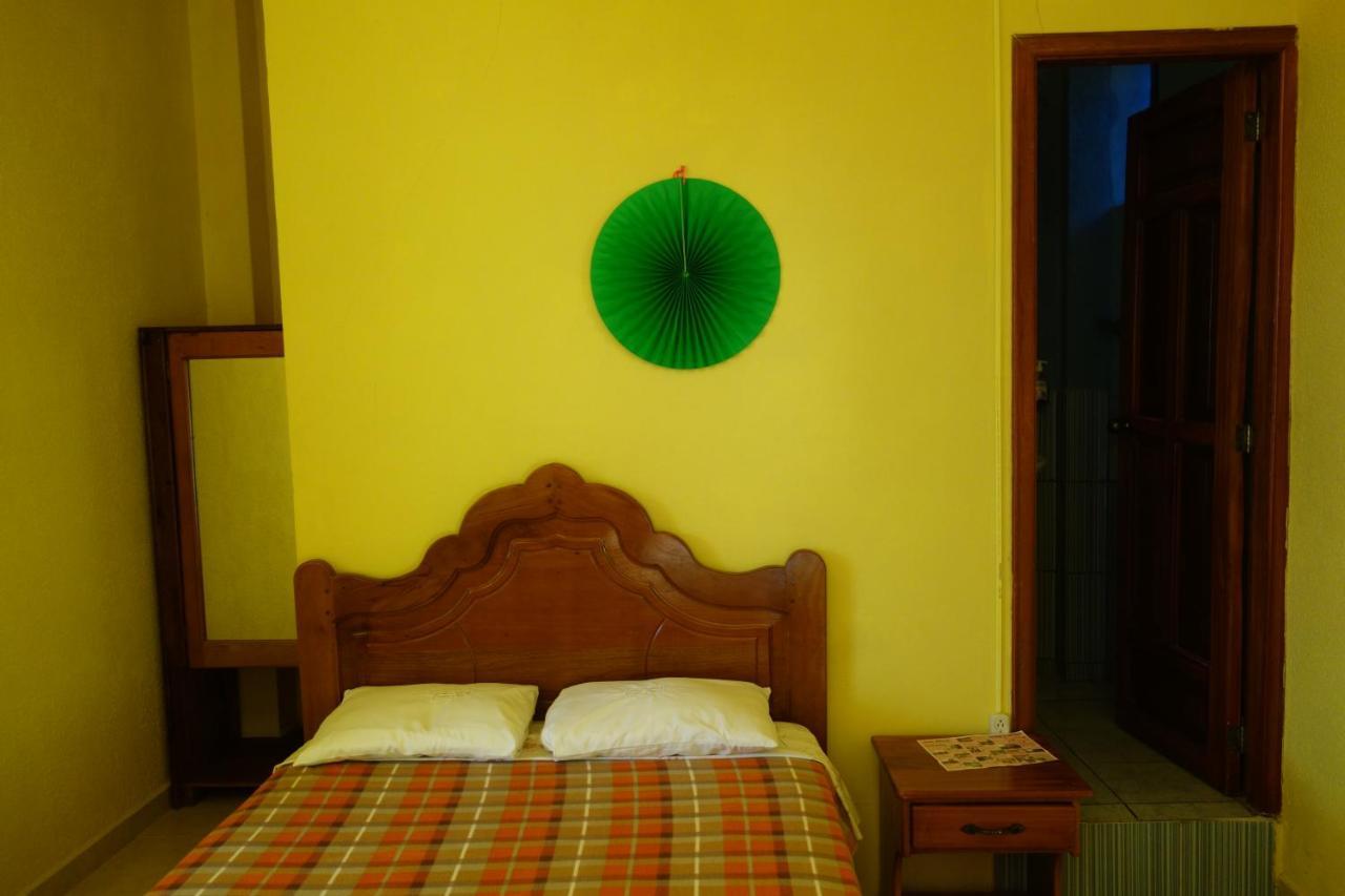 Hostal Tena Naui エクステリア 写真
