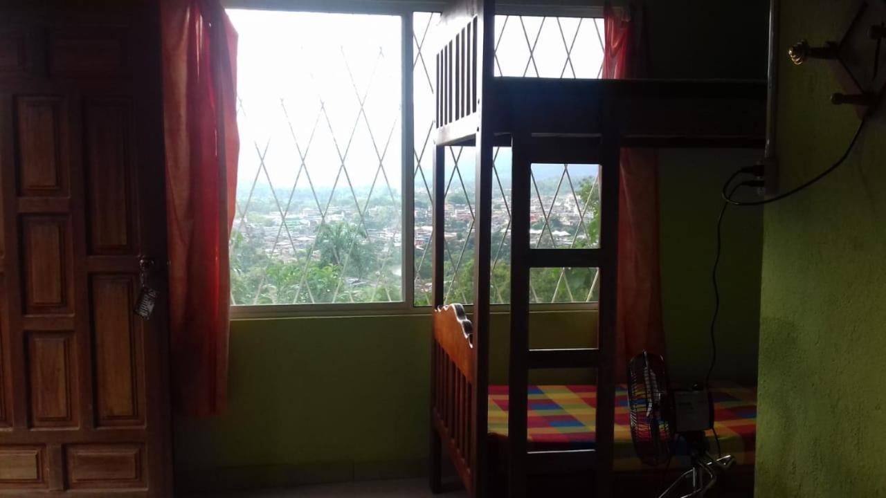 Hostal Tena Naui エクステリア 写真